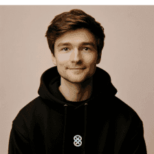 Goldankauf Johannsson Bewertung Profilbild junger mann laechelnd braune haare